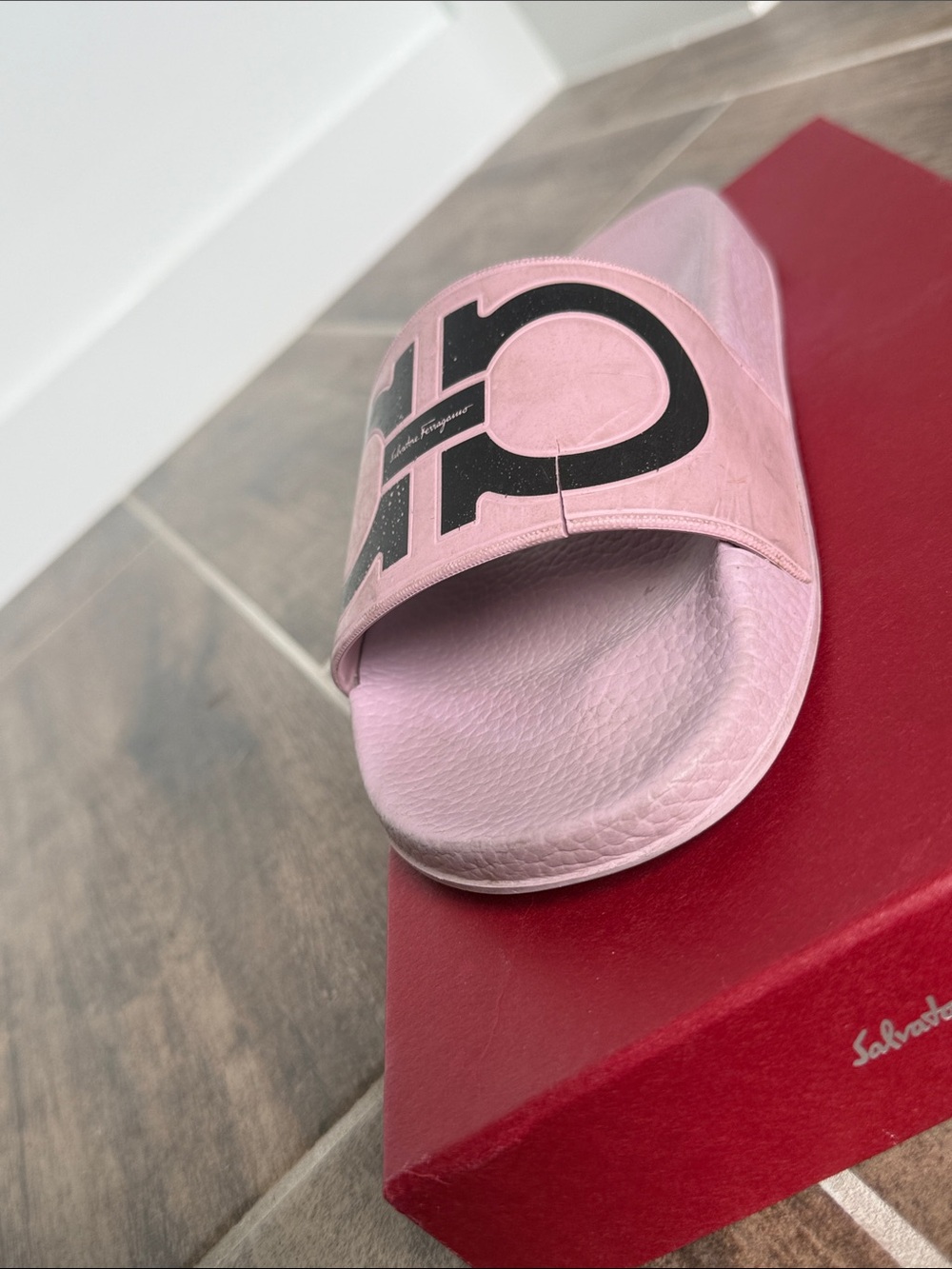 Salvatore Ferragamo Pink Pool Slide Sandals with Black Logo Strap - Picture 3 of 4